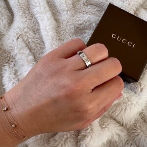 Gucci 18K White Gold Icon Amor Diamond Heart Ring Size 5.5